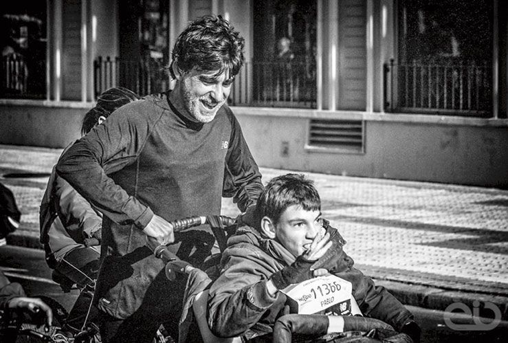 José Manuel Roas en una de las carreras con su hijo
