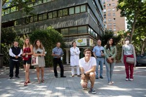 Equipo-rescatadores frente a la clínica Dator